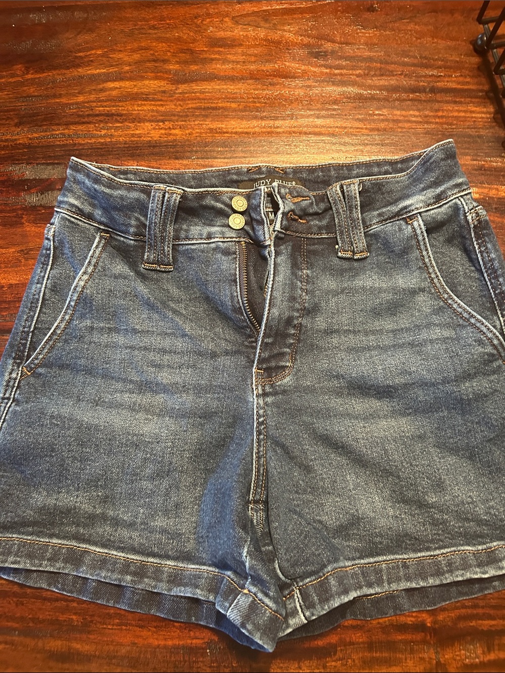 Judy Blue Mid-Rise Vintage Wash Denim Shorts in Blue